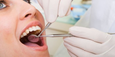 dentista c espelho